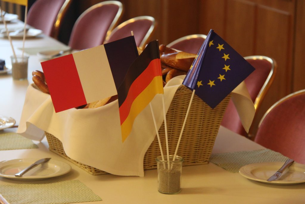 25 Jahre Partnerschaft
Flaggen von Deutschland Europa Belgien