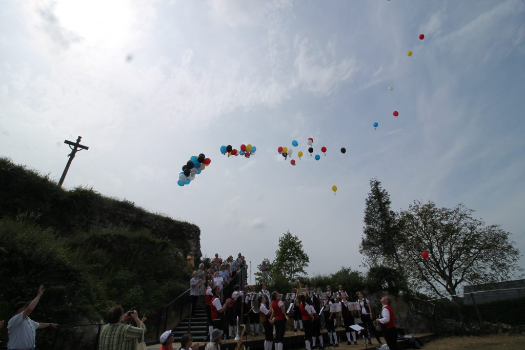 25 Jahre Partnerschaft
Blaskapelle mit Ballonschlange 