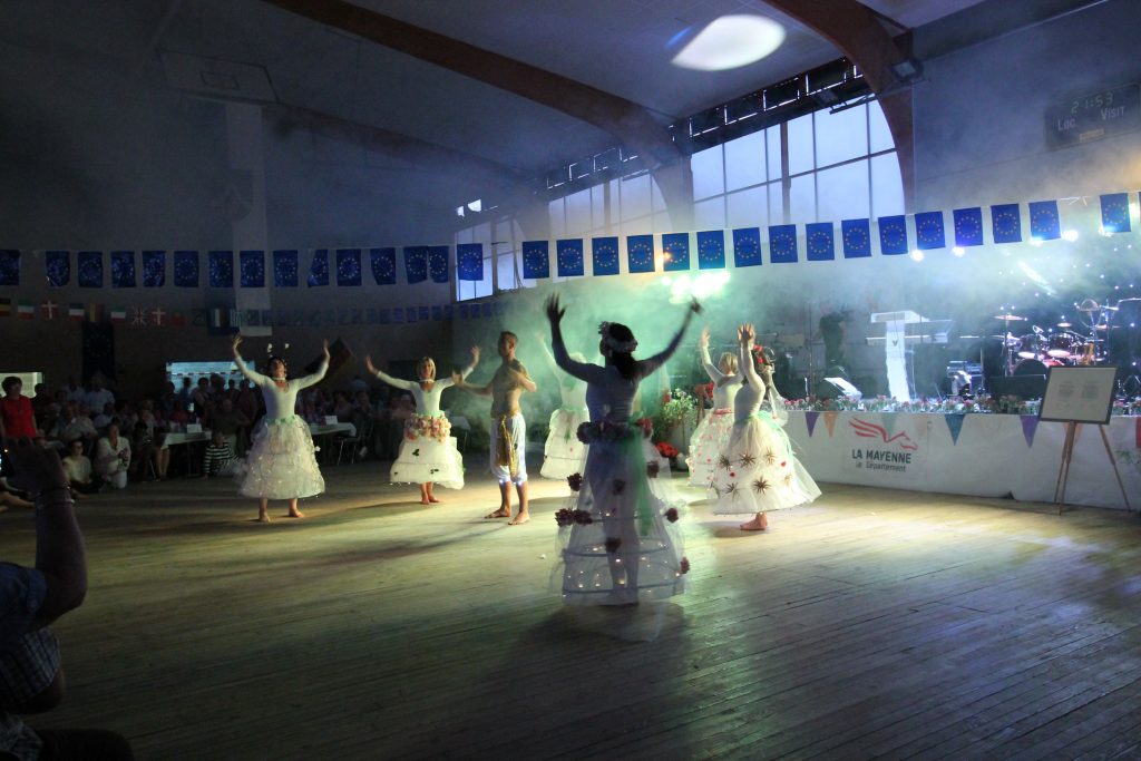 Jubiläumsfeier 25 Jahre Partnerschaft in Villaines la Juhel
Tänzerinnen