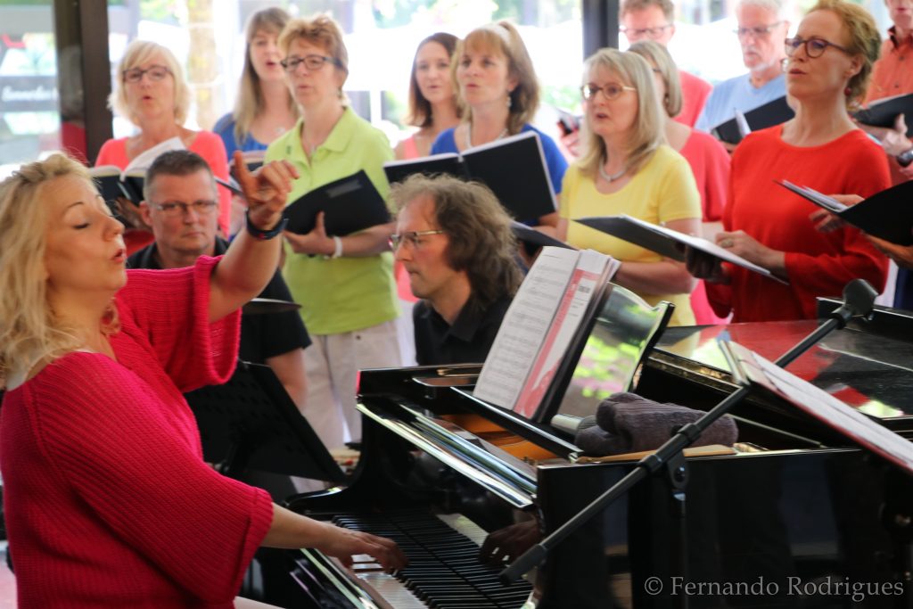 Jubiläumsfeier 25 Jahre Partnerschaft in Villaines la Juhel
Singen in Klavierbegleitung
